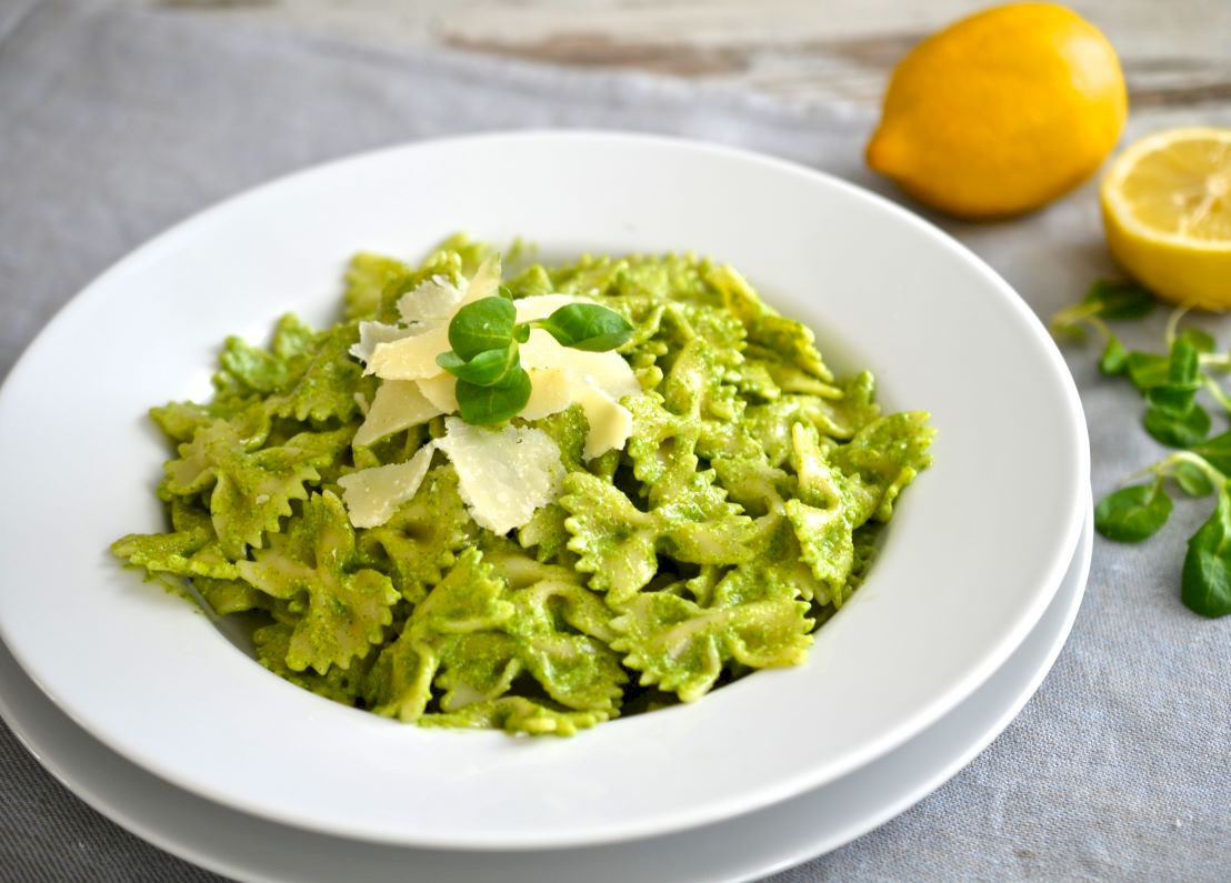 Pasta with corn salad pesto