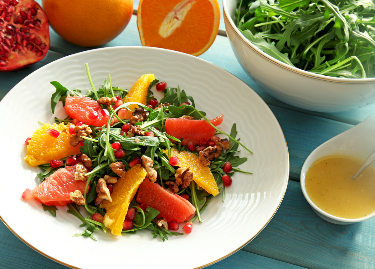 Salad with rocket and orange