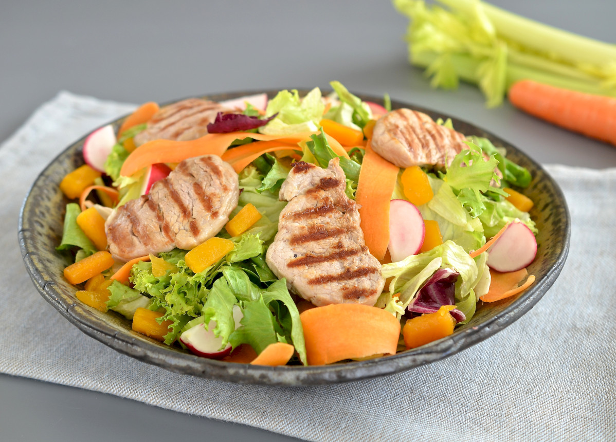 Salad with marinated pumpkin and pork 