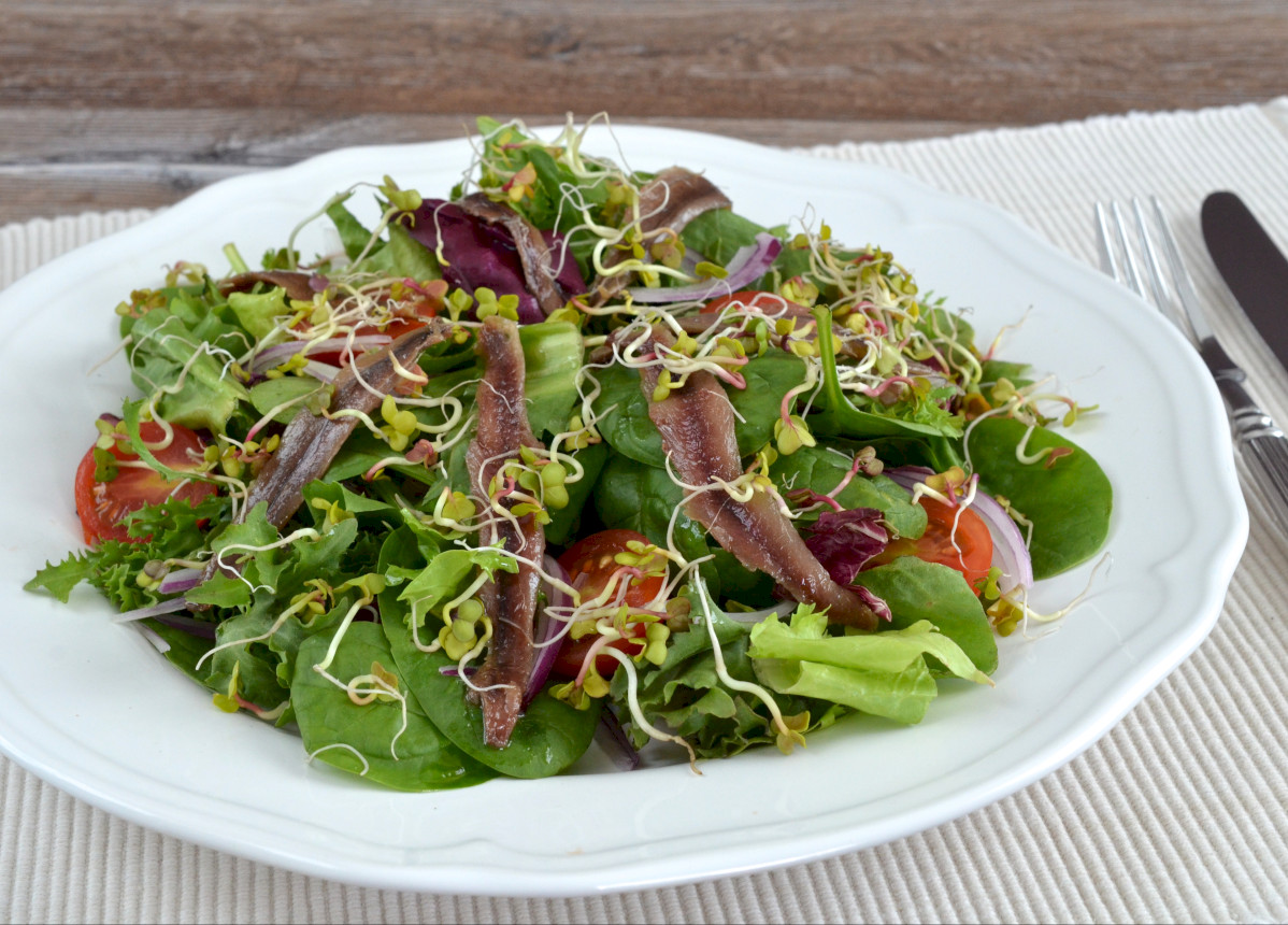 Party with spinach and anchovy