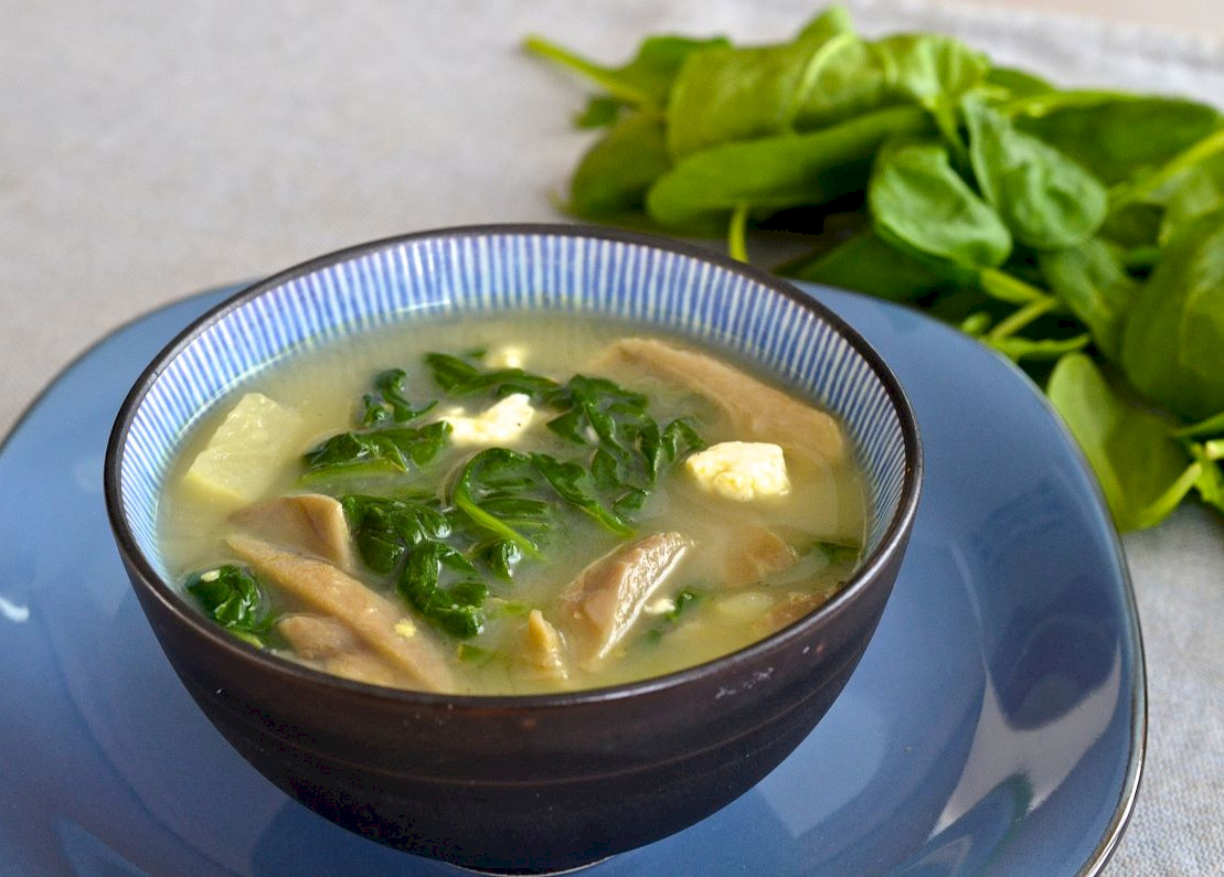 Spinach and oyster mushroom soup