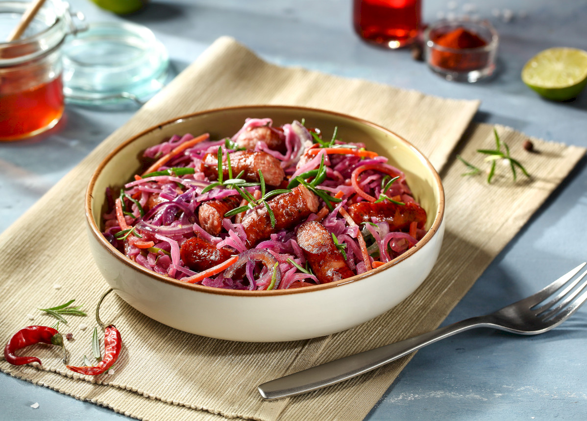 Red cabbage with sausage