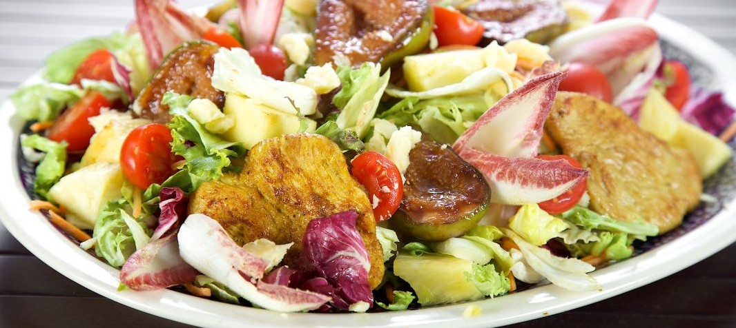 Salad with grilled or fried turkey and caramelized figs