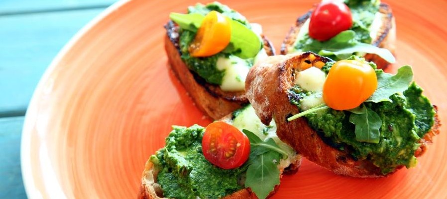 Toasts with spinach and avocado paste