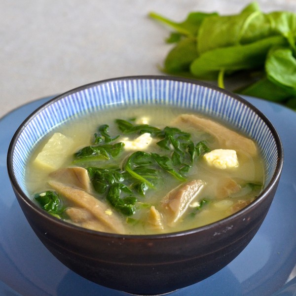 Spinach and oyster mushroom soup with bundz
