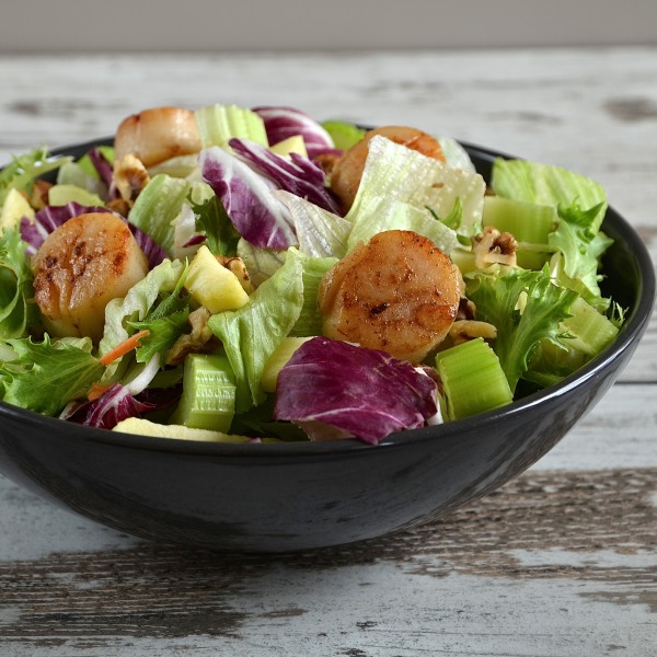 Salad with scallops