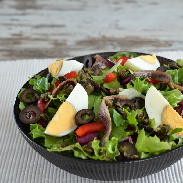 Salad with anchovies, fried capers and hard-boiled eggs