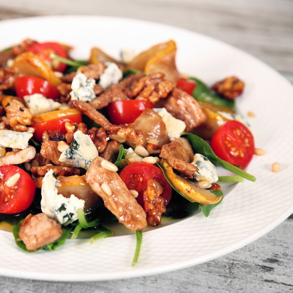 Spinach with caramelized pear and turkey