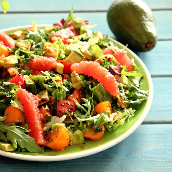  Salad with baked avocado and grapefruit