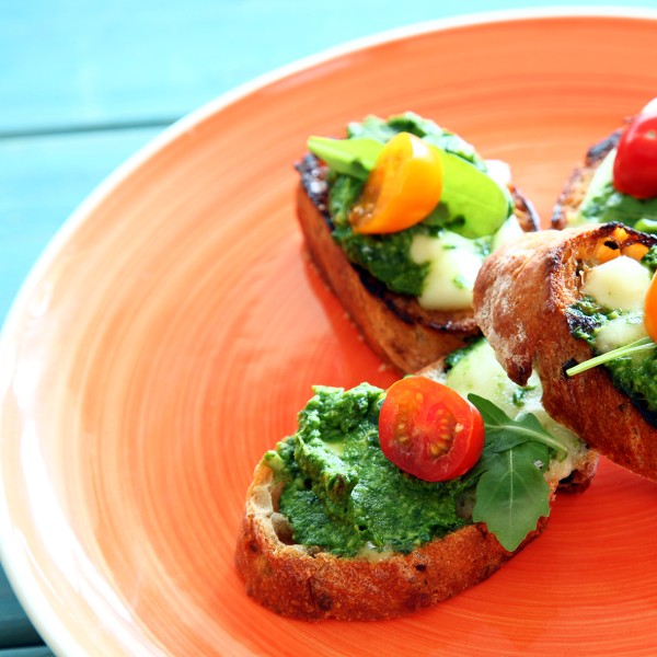 Toasts with spinach and avocado paste