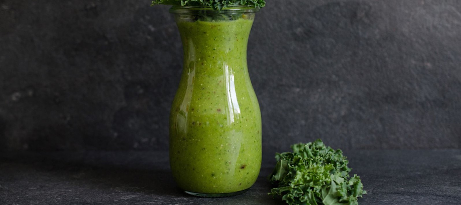  Smoothie jarmużowo-szpinakowe z pestkami dyni 