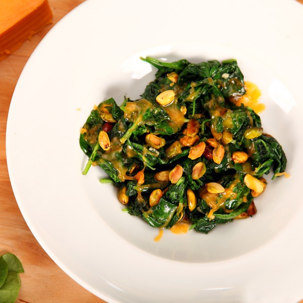 Stewed spinach with pistachios and cheese