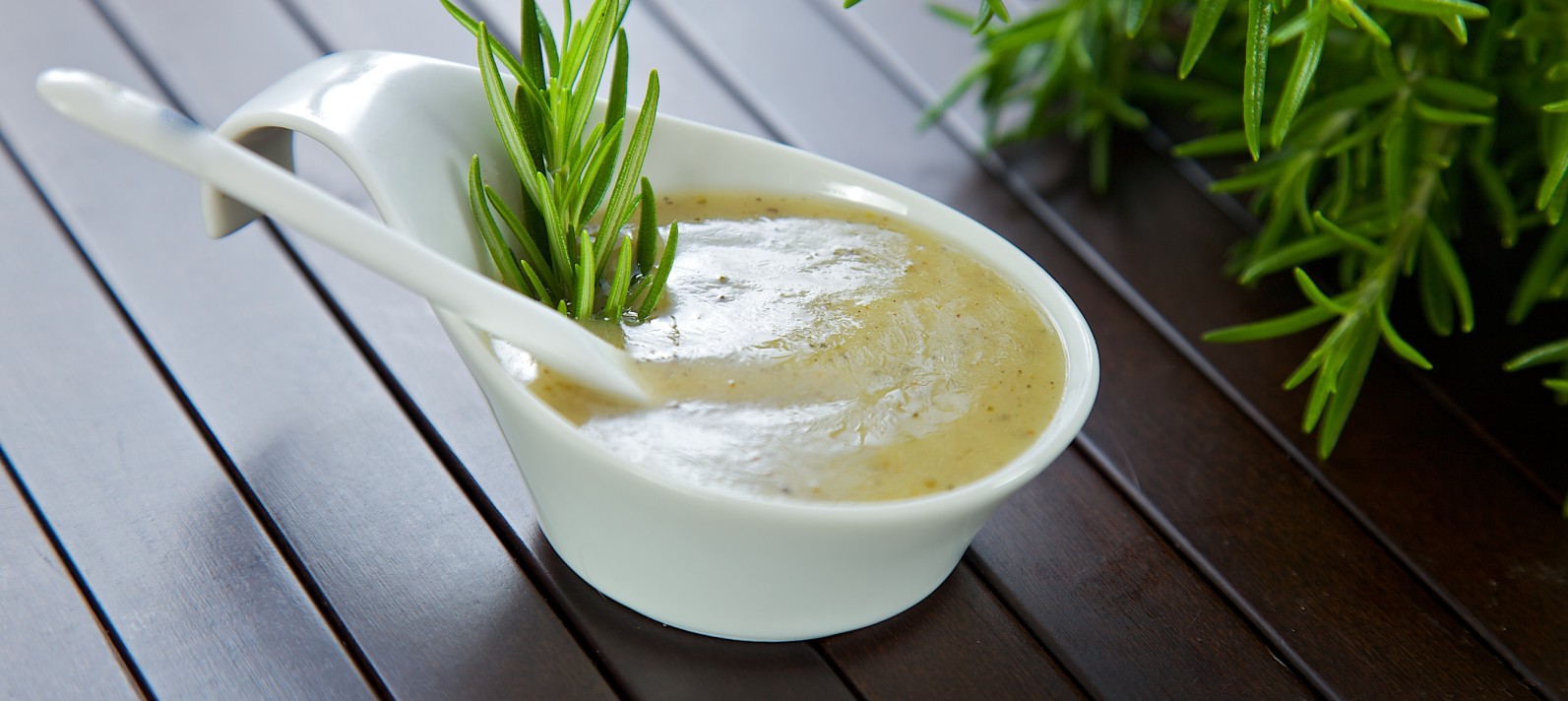 Rozmarynowy salsa verde 